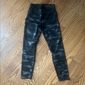 Zobha Black Camouflage Leggings Like New